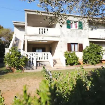 Anamarija Apartman *